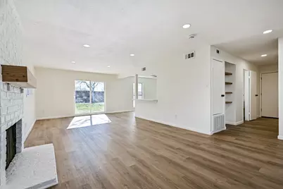 425 E Castle Harbour Drive, Friendswood, TX 77546 - Photo 5