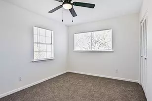 425 E Castle Harbour Dr, Friendswood, TX 77546 - Photo 19