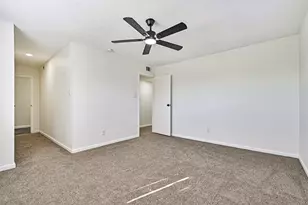 425 E Castle Harbour Dr, Friendswood, TX 77546 - Photo 15