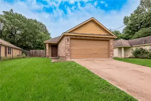 636 Avenue H, Huntsville, TX 77320 - Photo 1