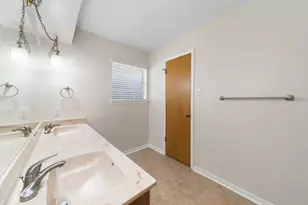 41 Greentree Ln, Conroe, TX 77304 - Photo 11