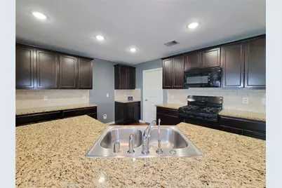9726 Shimmering Lakes Drive, Rosharon, TX 77583 - Photo 7