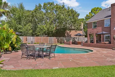 1501 W Castlewood Avenue, Friendswood, TX 77546 - Photo 47