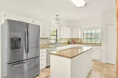 1501 W Castlewood Avenue, Friendswood, TX 77546 - Photo 13
