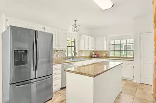 1501 W Castlewood Ave, Friendswood, TX 77546 - Photo 13