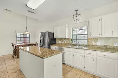 1501 W Castlewood Avenue, Friendswood, TX 77546 - Photo 15
