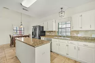 1501 W Castlewood Ave, Friendswood, TX 77546 - Photo 15
