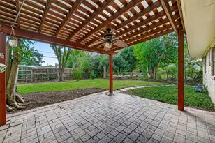 3907 Grapevine St, Houston, TX 77045 - Photo 23