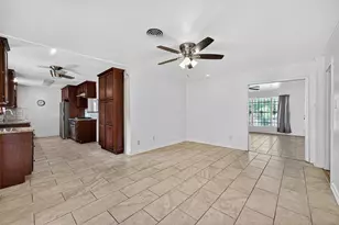 3907 Grapevine St, Houston, TX 77045 - Photo 7