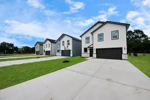 418 N 4th St, Beasley, TX 77417 - Photo 3