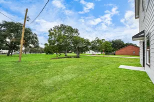 418 N 4th St, Beasley, TX 77417 - Photo 25