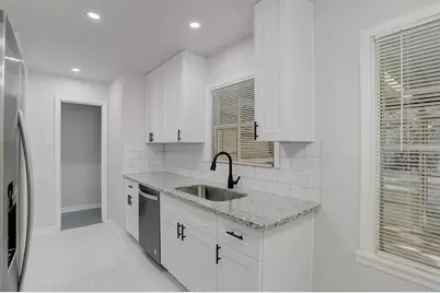 1009 15th Avenue N, Texas City, TX 77590 - Photo 3