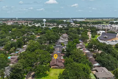 18319 Hereford Lane, Houston, TX 77058 - Photo 33