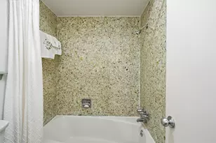 18319 Hereford Ln, Houston, TX 77058 - Photo 9