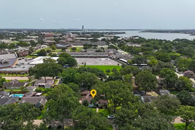 18319 Hereford Lane, Houston, TX 77058 - Photo 33