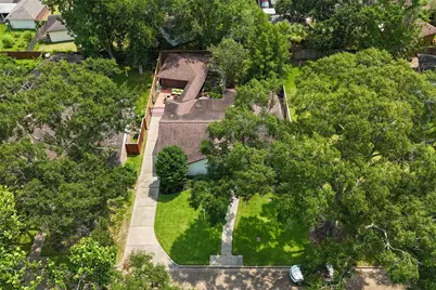 18319 Hereford Lane, Houston, TX 77058 - Photo 35