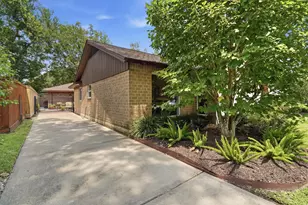 18319 Hereford Ln, Houston, TX 77058 - Photo 5