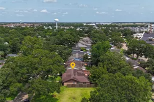 18319 Hereford Ln, Houston, TX 77058 - Photo 31