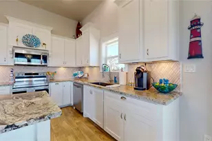 957 Alberdie Dr, Crystal Beach, TX 77650 - Photo 11