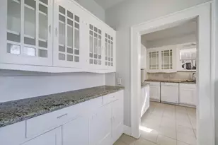 1649 W Main St, Houston, TX 77006 - Photo 9