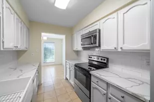 7847 Green Lawn Dr, Houston, TX 77088 - Photo 5