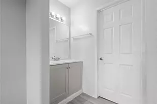 8703 Victorian Village Dr, Houston, TX 77071 - Photo 17