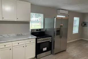 4743 6th St, Bacliff, TX 77518 - Photo 9