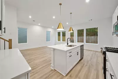 7628 Inwood Hills Lane, Houston, TX 77088 - Photo 15