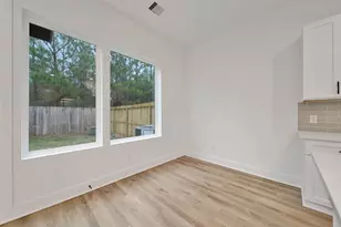 7628 Inwood Hls Ln, Houston, TX 77088 - Photo 17