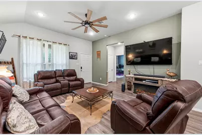 123 Town and Country Road, Huntsville, TX 77320 - Photo 5