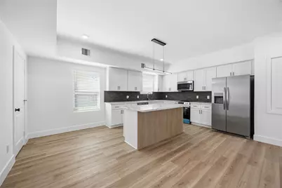 801 E 32nd 1/2 Street #A B, Houston, TX 77022 - Photo 17