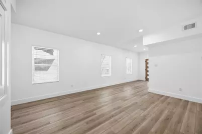 801 E 32nd 1/2 Street #A B, Houston, TX 77022 - Photo 9