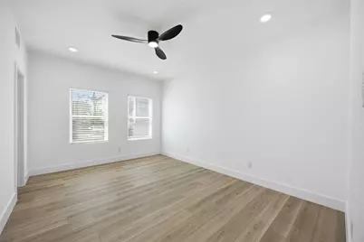 801 E 32nd 1/2 Street #A B, Houston, TX 77022 - Photo 27