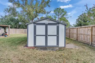 628 Meadowbriar St, League City, TX 77573 - Photo 31