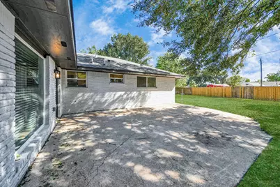8706 Meadowview Drive, Houston, TX 77037 - Photo 35