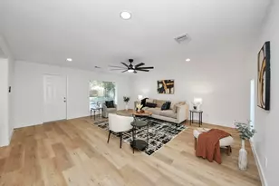 8706 Meadowview Dr, Houston, TX 77037 - Photo 15