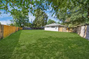 8706 Meadowview Dr, Houston, TX 77037 - Photo 39