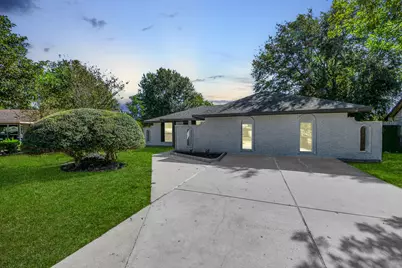 8706 Meadowview Drive, Houston, TX 77037 - Photo 31