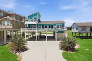 1014 Seashell Dr, Freeport, TX 77541 - Photo 1