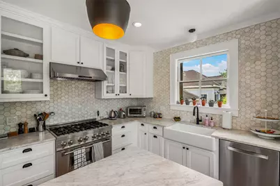 1801 Avenue L, Galveston, TX 77550 - Photo 17