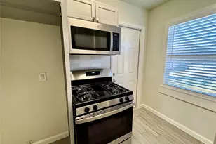 2320 29th Ave N, Texas City, TX 77590 - Photo 19