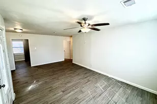 2320 29th Ave N, Texas City, TX 77590 - Photo 9