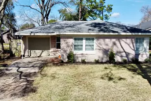 2320 29th Ave N, Texas City, TX 77590 - Photo 1