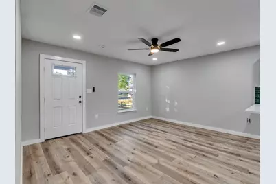 404 17th Avenue N, Texas City, TX 77590 - Photo 5