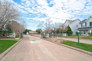 3811 E Traditions Ct, Houston, TX 77082 - Photo 27
