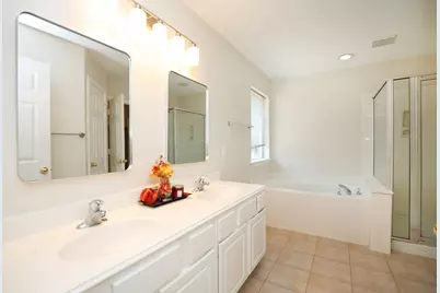 18910 Piney Bend Court, Tomball, TX 77375 - Photo 15