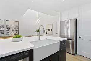 7350 Kirby Dr, Houston, TX 77030 - Photo 13