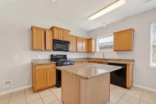16119 Gavin Ln, Houston, TX 77049 - Photo 9