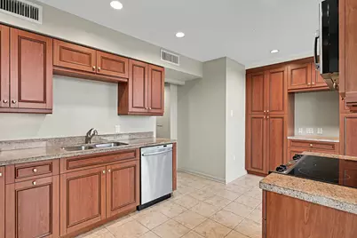 2200 Willowick Road #14D, Houston, TX 77027 - Photo 9