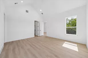 1421 E 36th St, Houston, TX 77022 - Photo 13